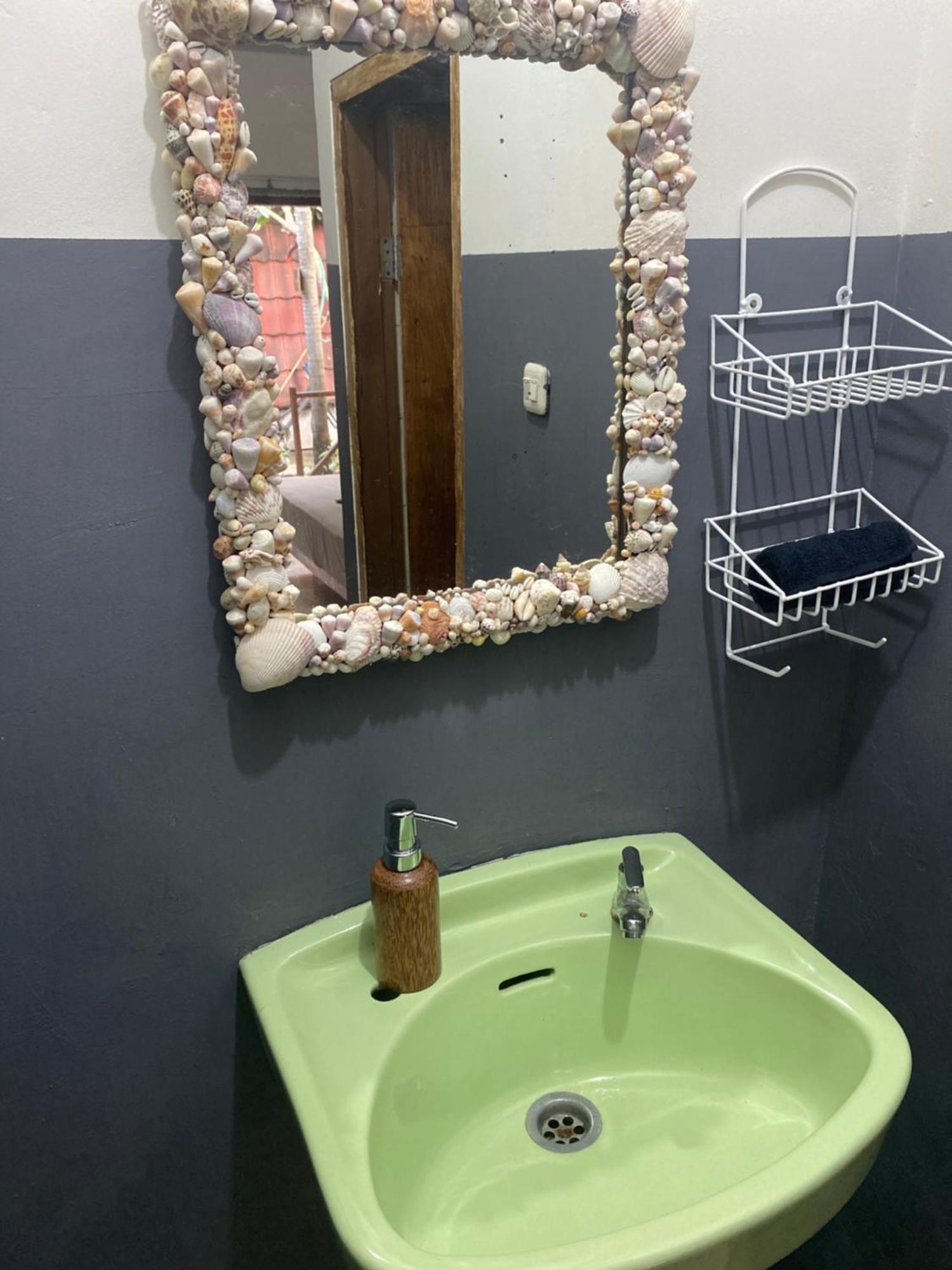 Bintang Guesthouse 吉利特拉旺安 外观 照片
